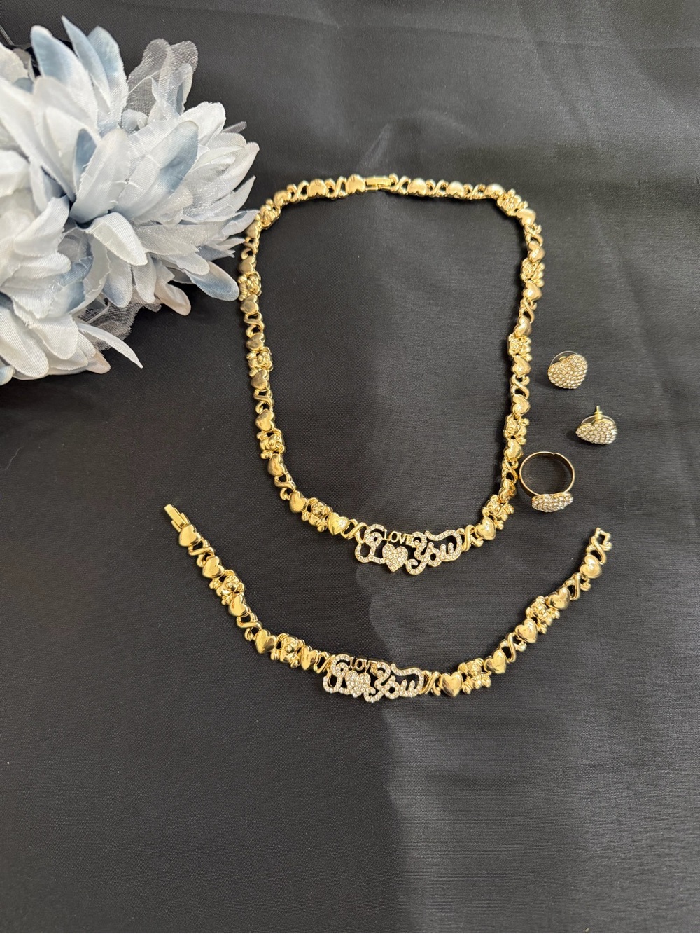 A Five-Piece Luxury Jewelry Set for
Women, Featuring